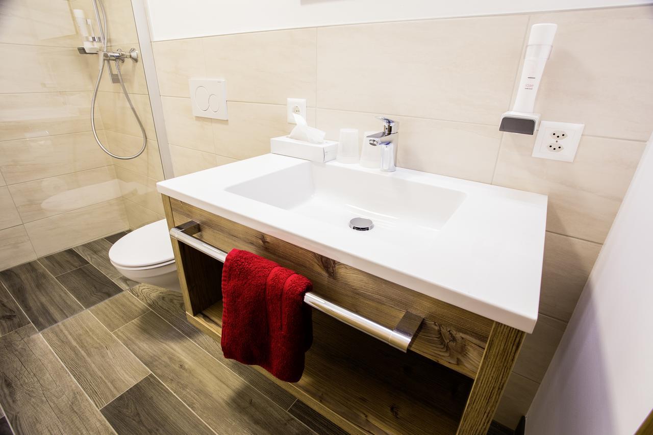 Piz Ot Hotel Samnaun Ngoại thất bức ảnh