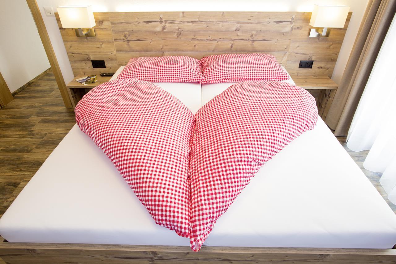 Piz Ot Hotel Samnaun Ngoại thất bức ảnh
