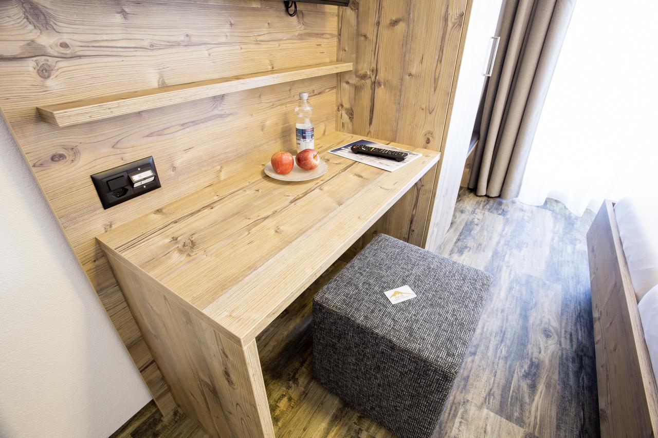 Piz Ot Hotel Samnaun Ngoại thất bức ảnh
